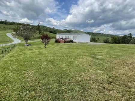 ① Pets OK ② 55" HDTV ③ 5min to Blue Rid ③ Fire Pit