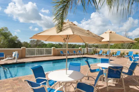 Hampton Inn & Suites DeLand Отели рядом с достопримечательностью «Мелчинг Филд эт Конрад Парк»