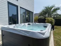 Bright House with Garden and Spa, 100 m from the Beach. Pets Welcome.