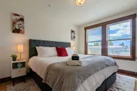 Newberg Wine Country Suites: Noir Room