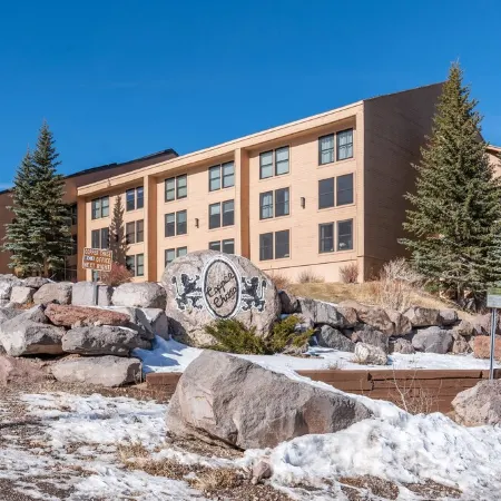 Brian Head Ski Condo, 2 Bed, 2 Bath, Pool, Jacuzzi,  Main Building, Elevator