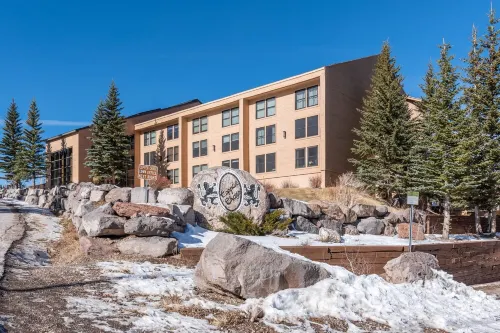 Brian Head Ski Condo, 2 Bed, 2 Bath, Pool, Jacuzzi,  Main Building, Elevator