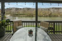 Riverfront! Shenandoah River! Sleeps 4! New Hot Tub