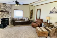 Secluded Farm near Bennett Springs State Park, 66 Robin Ln Tunas, MO 65764 Hotel di Spring Hollow Township