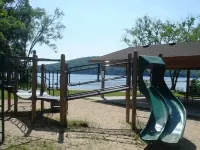 Quietwater Cottage-on Water/Nature/Birds/Canoe/Hike/Relaxing/ Hot Tub, Peaceful!