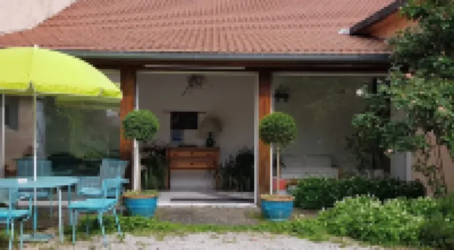 Lourdes Independent character apartment ground floor near downtown