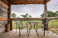 Cabin w modern upgrades next to the BEST wine, stars, peace, hot tub, relax