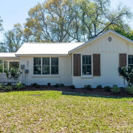 Palmetto Bungalow - Quaint, original Fairhope cottage close to town.