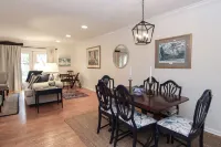 Beautiful Centrally Located Getaway