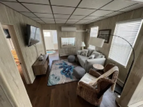 Cozy Shore Home for 6 – Ideal for Family or Friends