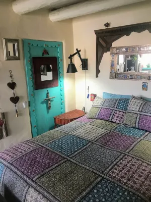 CASITA PEQUENA-Efficiency Apartment Hotels in Taos