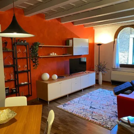 Residence dei Frutti-The Pomegranate-bright apartment a stone's throw from the squares