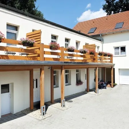apartment for 4 people with kitchen & balcony, view of the Elbe & free Wi-Fi