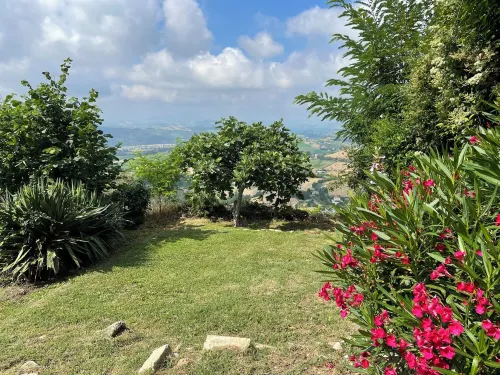 Maison Centro Storico dun Charmant Village Terrasse Avec vue Superbe Hotel di Monterubbiano