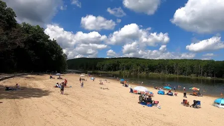 Privacy in the hills one hour from NYC and minutes to Breakneck Mtn.
