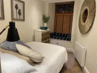 Luxurious one-bedroom seaside apartment Hotels near Fast Castle