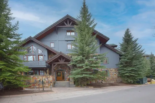 NEW Ski In/Out! Spacious, Hot Tub, Spruce Tree Lodge,  Arrowhead/Beaver Creek