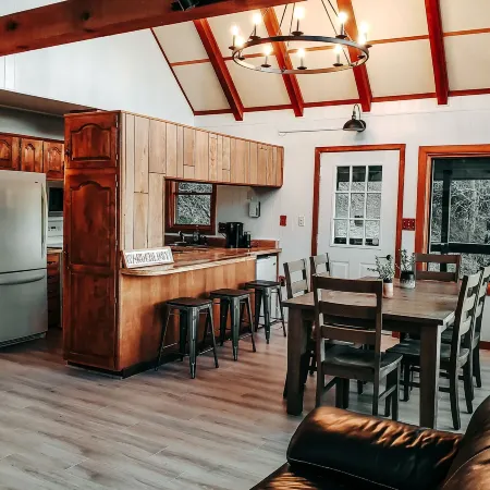 Mountain View~ Hot Tub ~ Pool ~ Arcade ~ Firepit ~ Ample Parking ~ Hatley Pointe