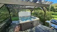 3 Bedroom Townhouse with Hot Tub