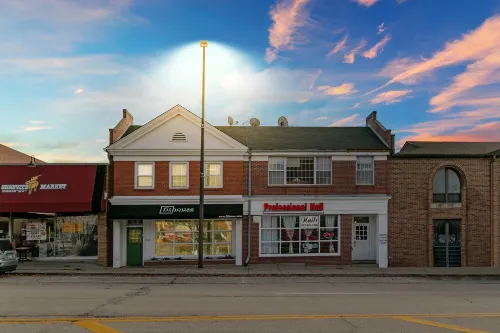 Chic Studio in Downtown Highland Park near Metra