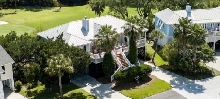 Edisto Beach House on Golf Course with GOLF CART available! Hoteles en Condado de Colleton