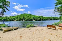 Lakefront Moose Pond Retreat 덴마크 호텔