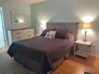 Cute Little River Condo, Newly updated 2 bedrooms 3 beds, sleeps 4-5