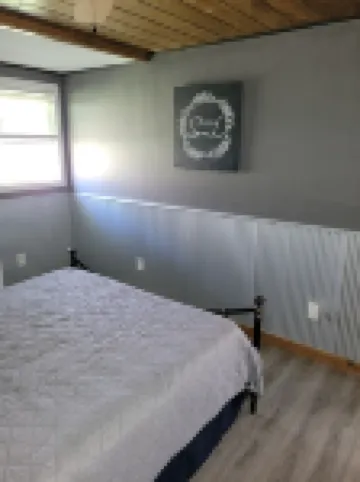 Very nice house in a quite peaceful area 2 mins from the water