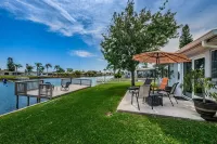Serene Lakefront home in Tampa Bay, close to beaches and downtown Tarpon Springs