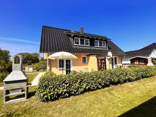 Vacation home Anna - left side Hotels in Dranske