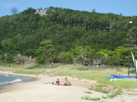 Homestead Condo, Beautiful View of Lake MI & Manitou Island Отели в г. Глен Арбор Тауншип