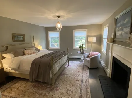 Newly Renovated Southampton Getaway House