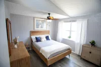 The Shores Beach Cottage - a Short Walk from the Sand - Daytona Beach Shores