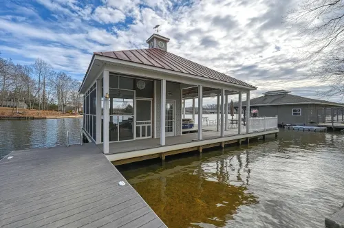 All Season Retreat!  Warm Waters, 2 Firepits, Cozy Boathouse!  Indoor Fireplace! - Træningscentre