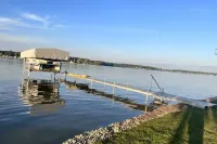 Lakefront Home~Hess Lake. Game Room, Fire Pit, Kayaks, Great Views, Large Yard