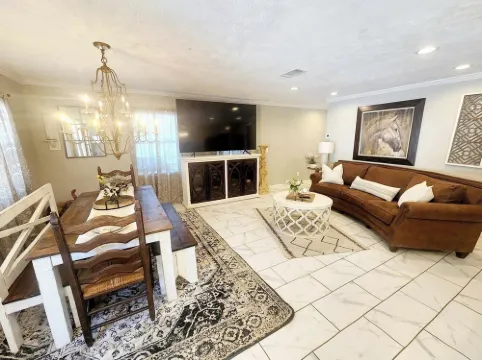 Luxury home, minutes from MSU campus