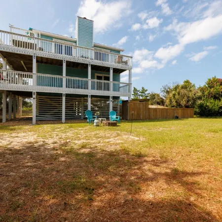 Private pool w/ heat available, hot tub, pet friendly, 5 min walk to beach!