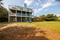 Private pool w/ heat available, hot tub, pet friendly, 5 min walk to beach!