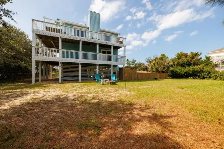 Private pool w/ heat available, hot tub, pet friendly, 5 min walk to beach!