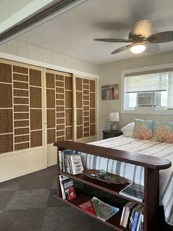 Charming Surfer's dream Hawaiian Home near Lyman Beach on Ali'i Drive