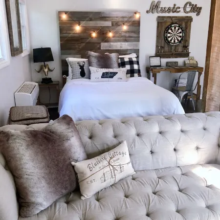 Bluebird Cottage in the Heart of Historic Downtown Franklin