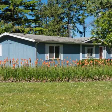 Secluded location, private Beach Access, water views, sleeps 6