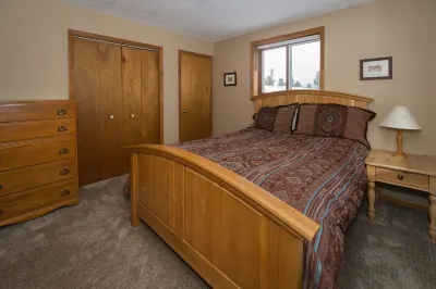 Neighbors Rocky Mountain NP/YMCA of the Rockies/WiFi/Spacious/baby friendly Hotels near Emerald Lake Trail