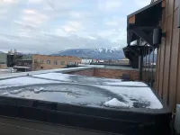 LUXURY Penthouse w/hot tub overlooking Whitefish, close to Glacier. 3/3.5bath