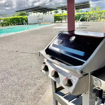 Best View in Hilo - Pool, WIFI, 2 BD Condo