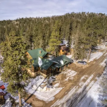 Lost Camp Lodge just a few blocks from Terry Peak