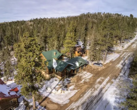 Lost Camp Lodge just a few blocks from Terry Peak