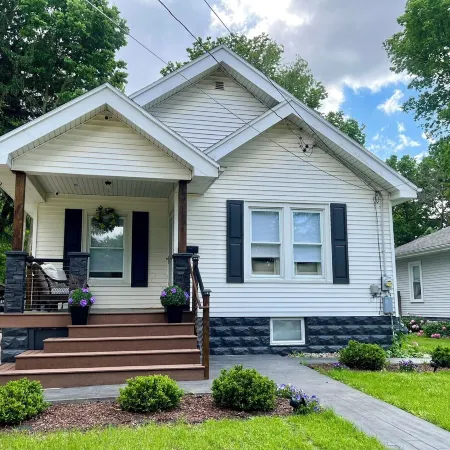 Timeless Charming Bungalow, feels like HOME!