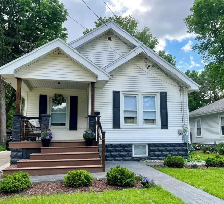 Timeless Charming Bungalow, feels like HOME!