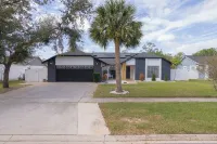 Bellas Vacation Home: Cozy, Modern Stay Just 12 Minutes from Disney!